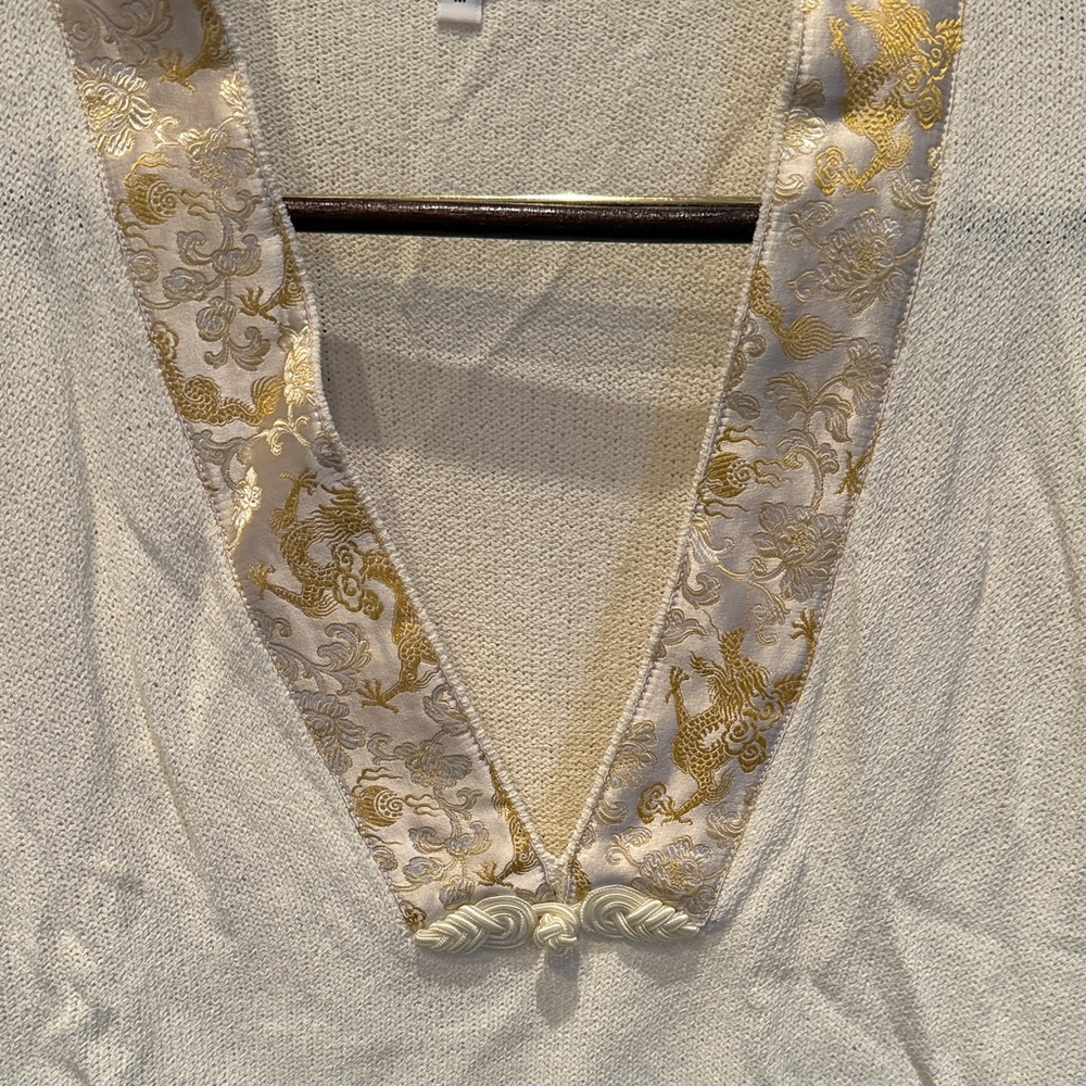 Chic V-Neck Ball of Cotton Sweater with Gold Detailing